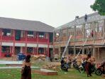 Pembangunan Gedung Ruang Kelas Baru 2 Lantai di SMPN 6 Talang Kelapa Disebut Abaikan K3 Pekerja – Deliknews.com