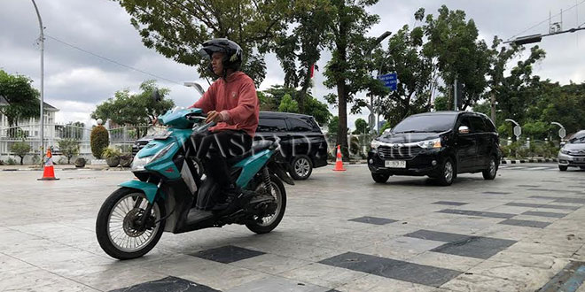 Evaluasi Keamanan Jalan Intersection Licin di Depan Rumah Dinas Gubernur