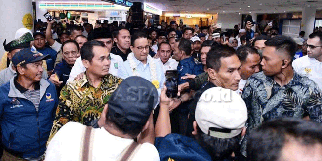 Kedatangan Anies di Medan Mendapat Sambutan Meriah dari Pendukung yang Melimpah