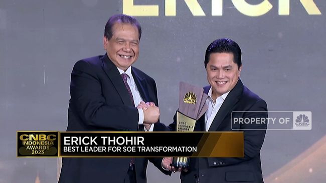 Erick Thohir Receives Award for Best Leadership in SOE Transformation