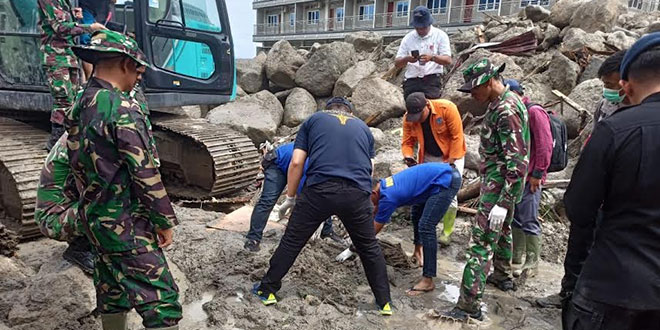 Tim Tim Penyelamat Menemukan Tubuh 10 Korban Terkubur Longsor di Humbahas