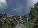 Gunung Marapi Sumbar Meletus, Kendaraan Tertutup Abu Vulkanik