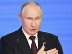 Putin Resmi Melarang Gerakan LGBT di Rusia, menyebutnya sebagai kelompok ekstremis