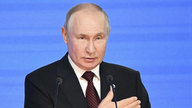 Putin Resmi Melarang Gerakan LGBT di Rusia, menyebutnya sebagai kelompok ekstremis