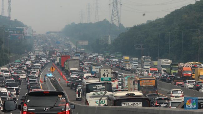 Padat Arus Mudik Nataru, Jakarta-Cikampek Menerapkan Sistem Contraflow