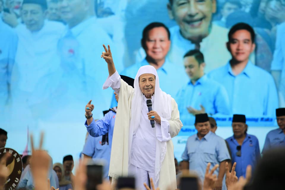 Prabowo dan Relawan Nderek Guru Habib Luthfi Bershalawat Bersama di Serang