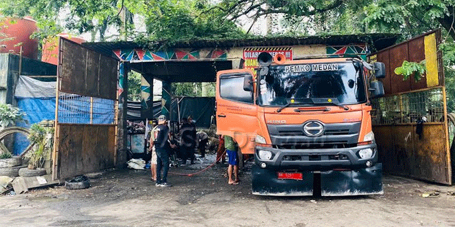 Warga Dekat Stadion Teladan Minta TPS Sampah Dimusnahkan karena Bau Busuk Ganggu Aktivitas Olahraga – Waspada Online