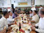 Momen Prabowo Subianto Mampir Makan Bakso di Cimahi, Nyanyi Bareng dan Disambut Riuh Warga