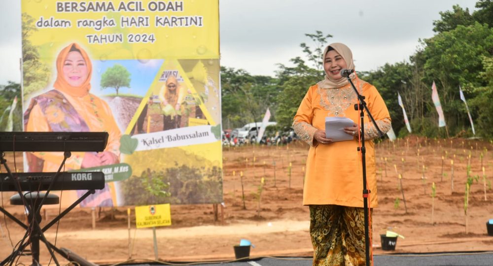 Semangat Acil Odah untuk Perempuan Banjar dalam Penanaman Pohon: Harmoni Hijau yang Menginspirasi