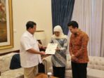 Prabowo Subianto Delivers Recommendation Letter for East Java Governor Candidate