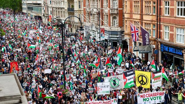 Massa Pro-Palestina ‘Dibanjiri’ di Pusat Kota London