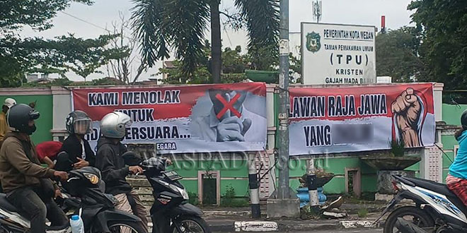 Spanduk Mengawal Konstitusi Negara Terpasang di Beberapa Jalan Kota Medan – Waspada Online