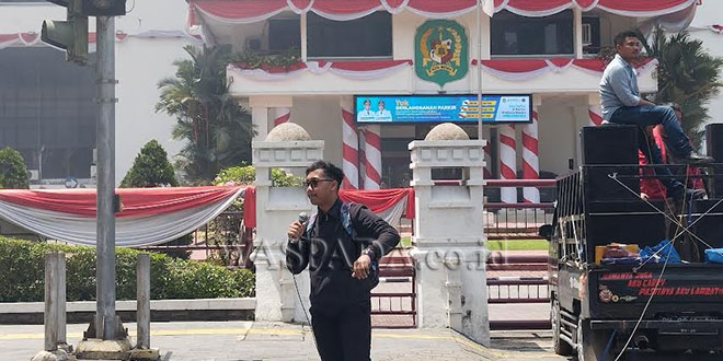 GMNI Demo Kantor Wali Kota Medan, Kritik Kinerja Bobby Nasution dari ‘Lampu Pocong’ Hingga ‘Blok Medan’ – Waspada Online