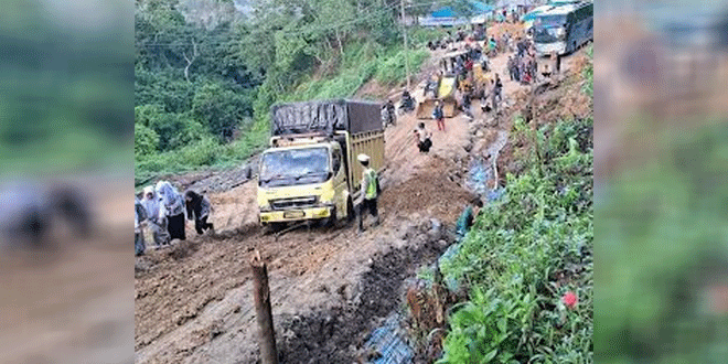 Kendaraan Terjebak hingga 8 Jam di Jalinsum Batu Jomba, Masyarakat Keluhkan Kembali