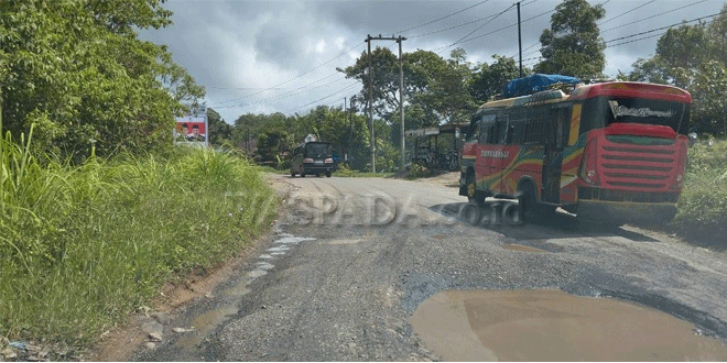 Jalan Nasional Kota Padangsidimpuan-Sipirok Mengalami Kerusakan Parah – Peringatan dari Waspada Online