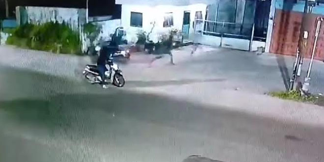 Awas! CCTV Merekam Aksi Pelaku Begal yang Merampas Sepeda Motor – Waspada Online